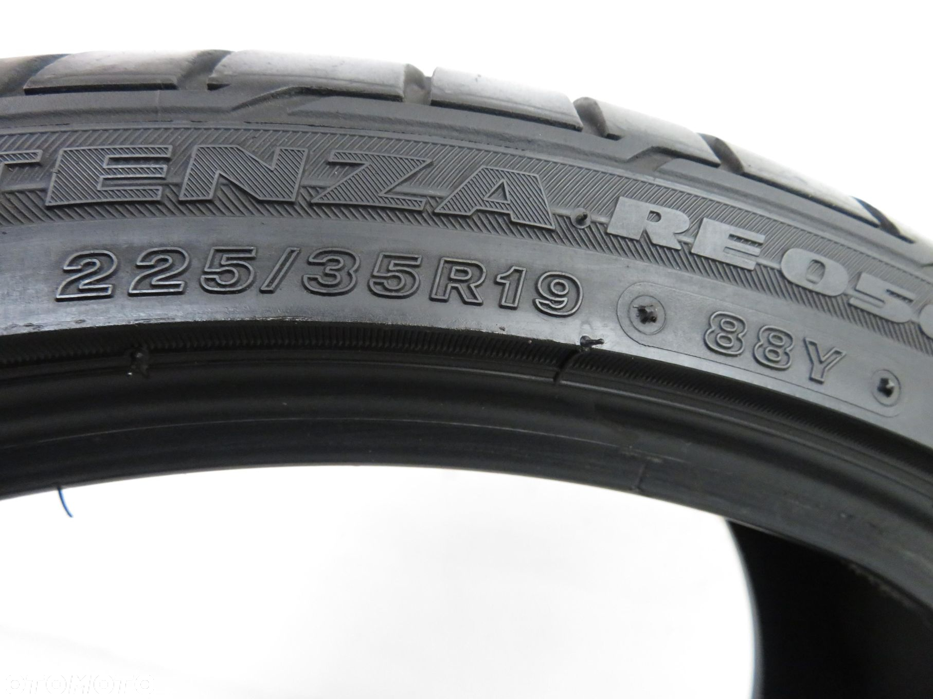 225/35R19 Bridgestone Potenza RE050A 88Y XL RFT - 4