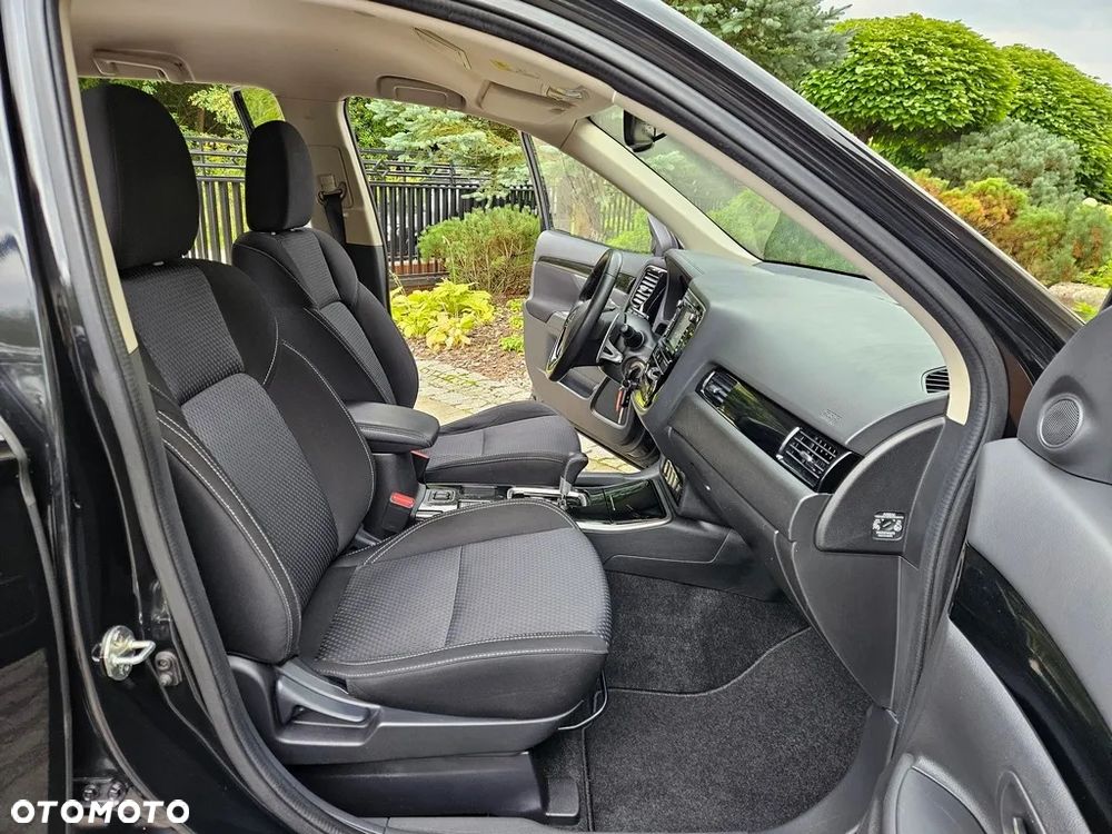 Mitsubishi Outlander - 12