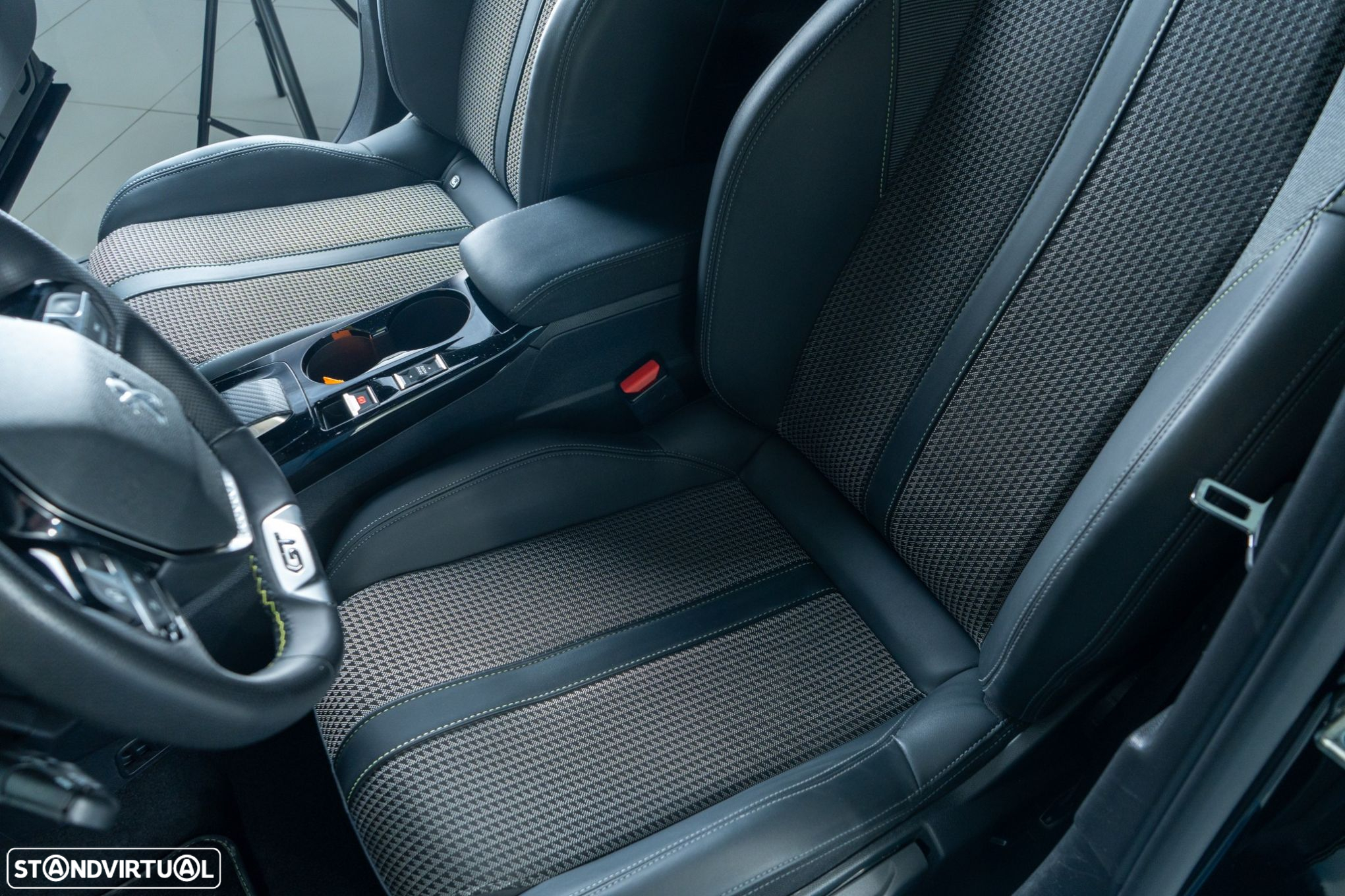 Peugeot e-2008 GT Pack - 26