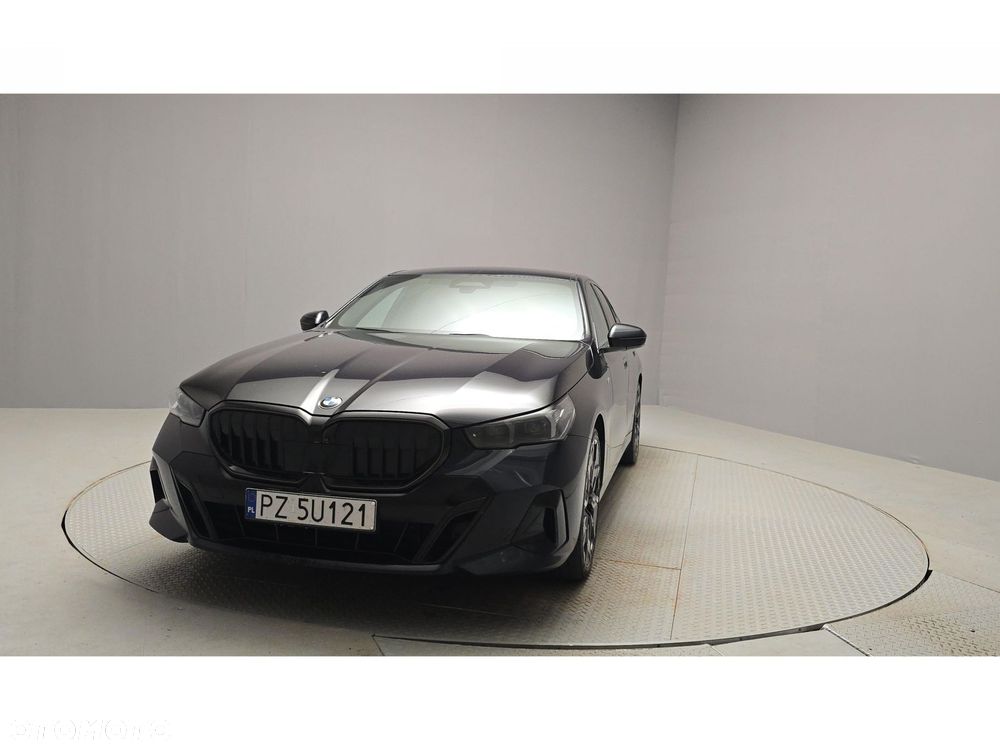 BMW Seria 5 520d xDrive mHEV M Sport - 8