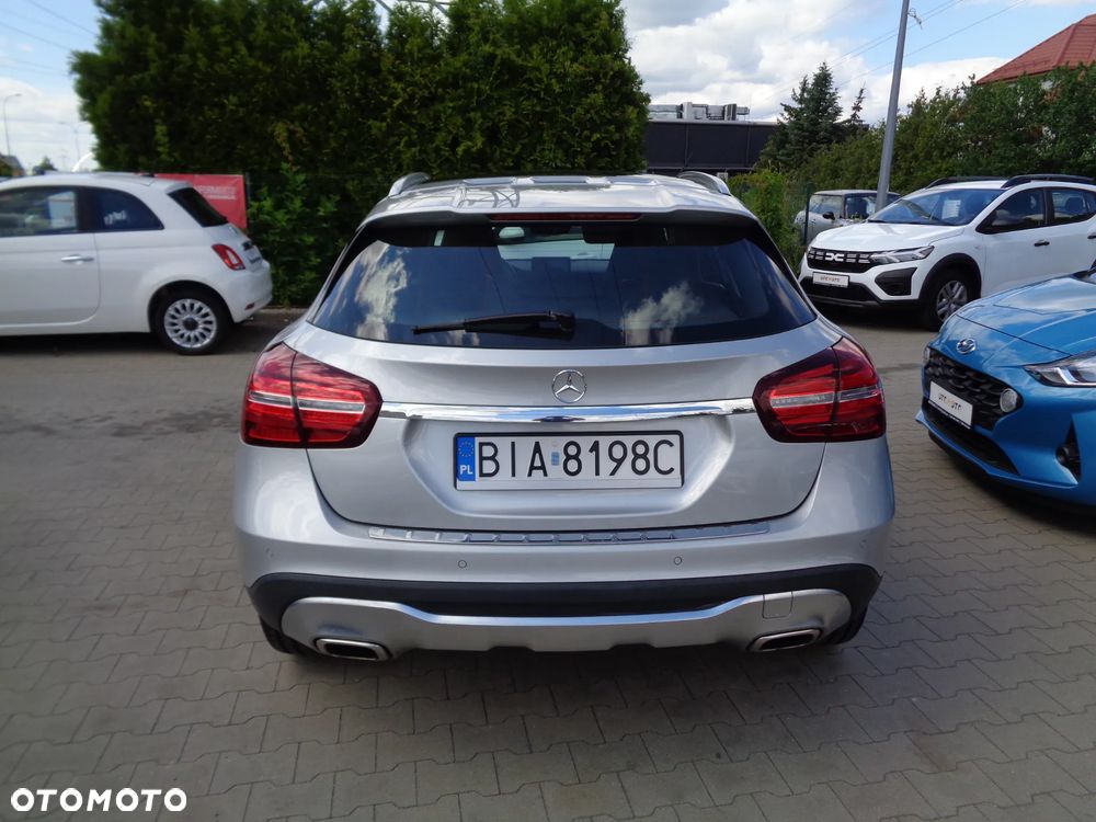 Mercedes-Benz GLA 180 7G-DCT Activity Edition - 2