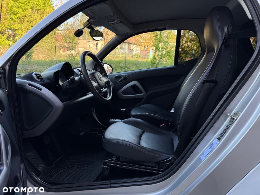 Smart Fortwo softouch black&white limited micro hybrid drive - 5