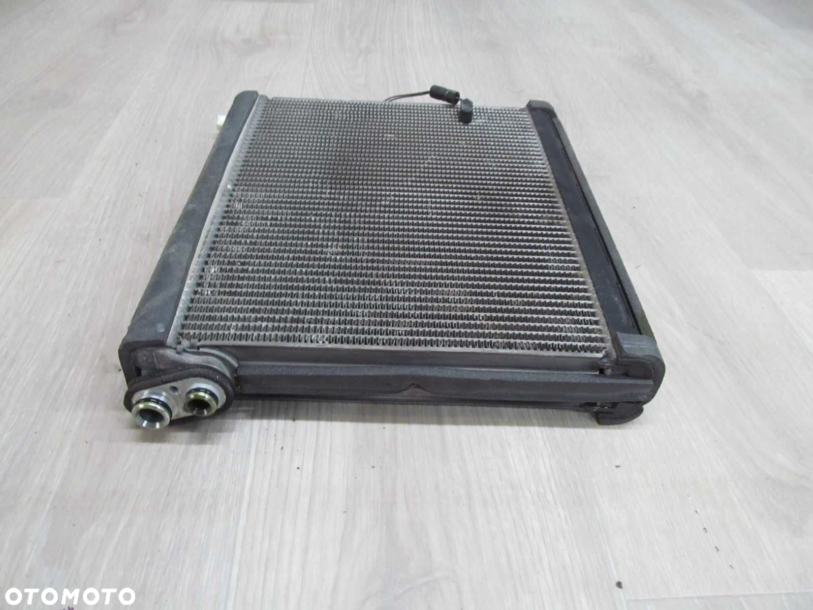 JAGUAR XF 08-14 NAGRZEWNICA CHLODNICZKA KLIMATYZACJI 03K12A4-852 - 2