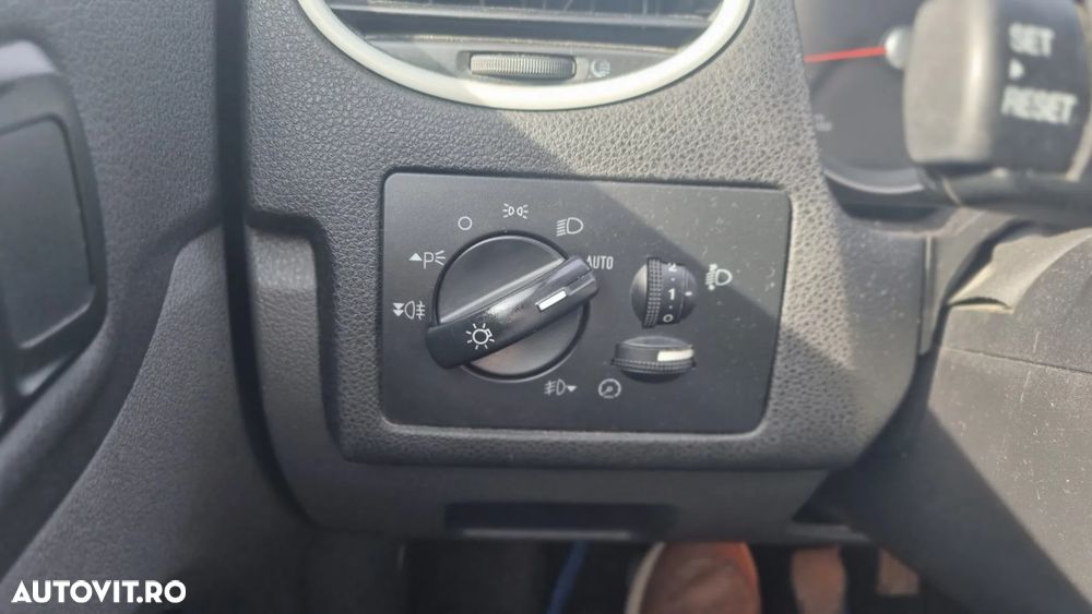 Ford Focus 1.6 Ti-VCT Titanium - 17