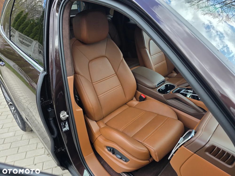 Porsche Cayenne E-Hybrid Platinum Edition - 15