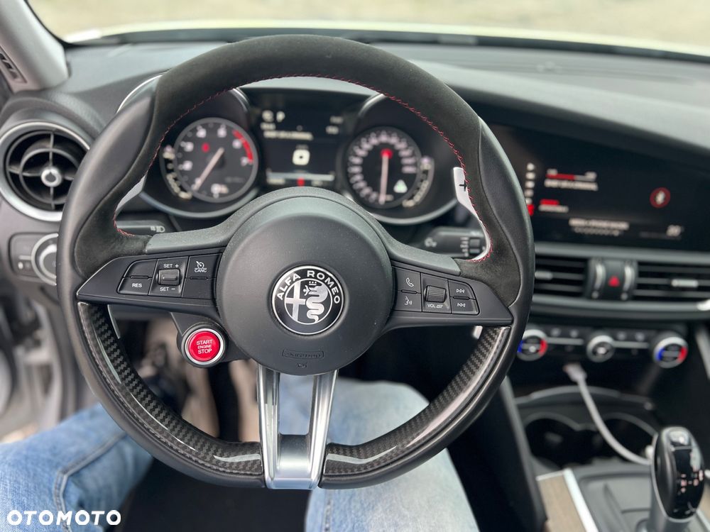 Alfa Romeo Giulia 2.0 Turbo 16V AT8 Veloce Ti - 14