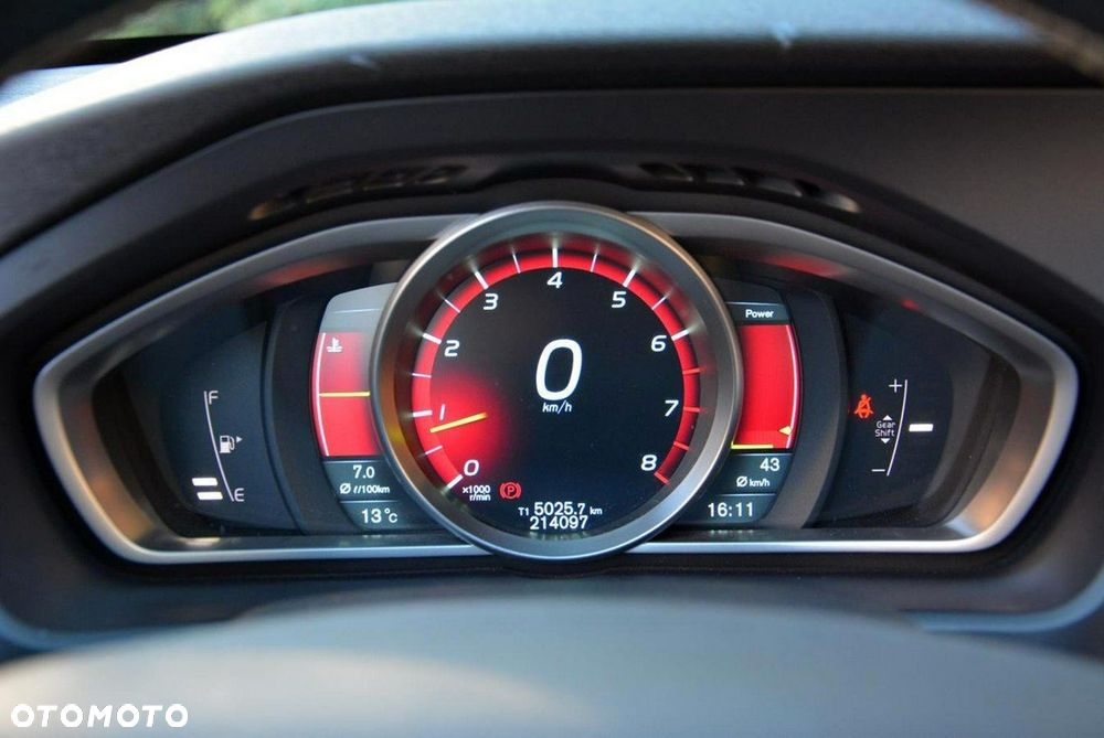 Volvo V40 T3 R-Design Momentum - 27