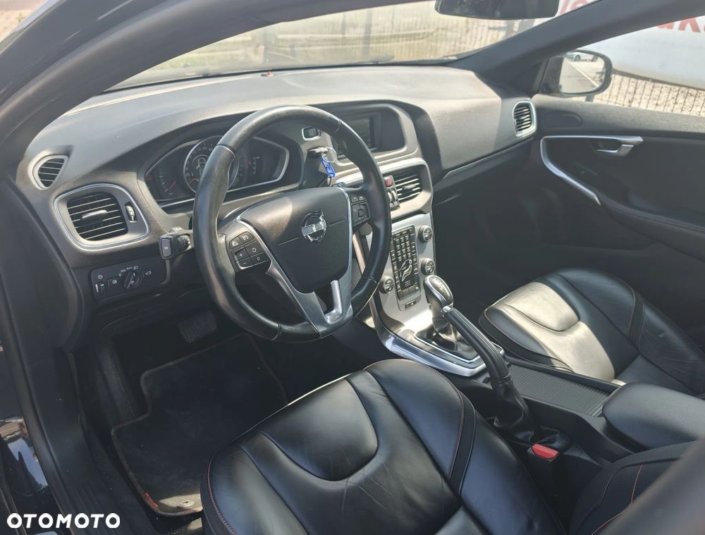 Volvo V40 - 25
