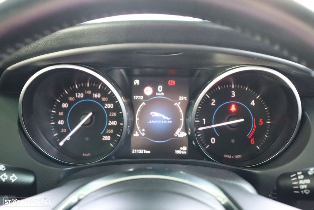 Jaguar XE 2.0 D R-Sport - 11