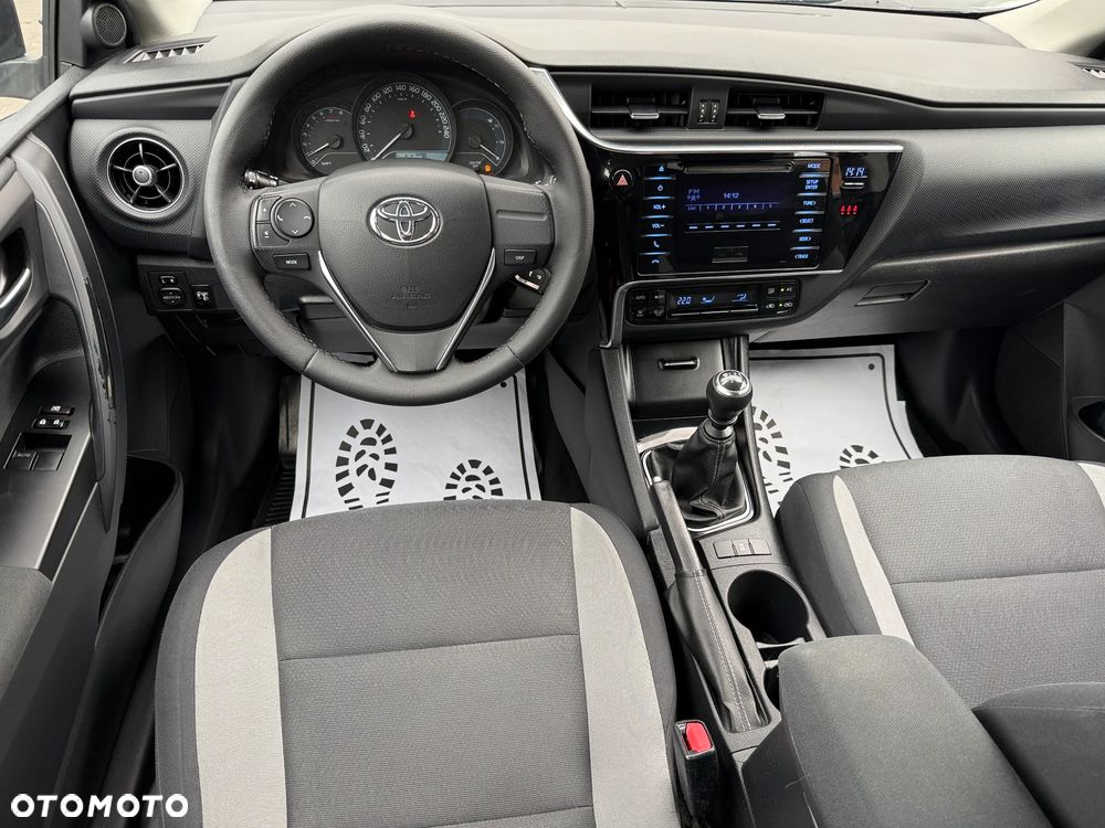 Toyota Auris 1.33 VVT-i Active - 4