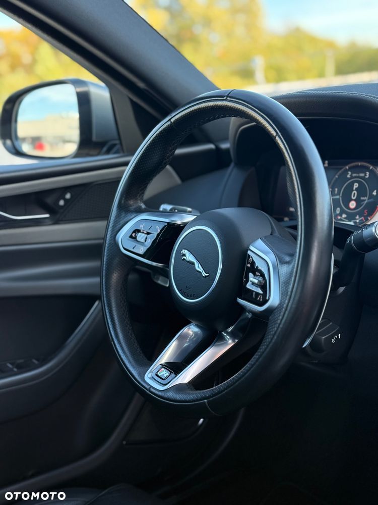 Jaguar XE D200 R-Dynamic HSE - 31