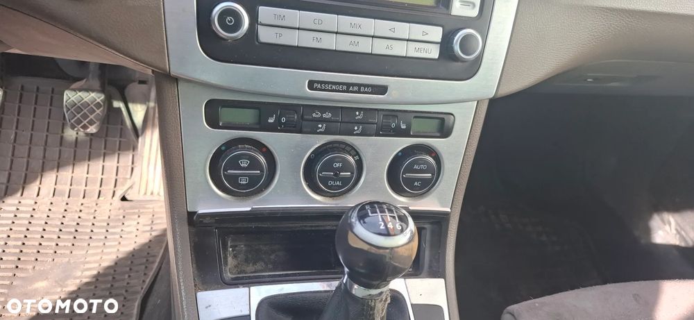 Passat B6 kombi 2,0 TDI na części - 9