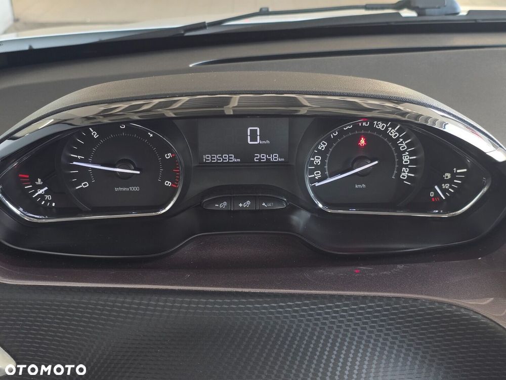 Peugeot 2008 1.6 e-HDi Active S&S - 10