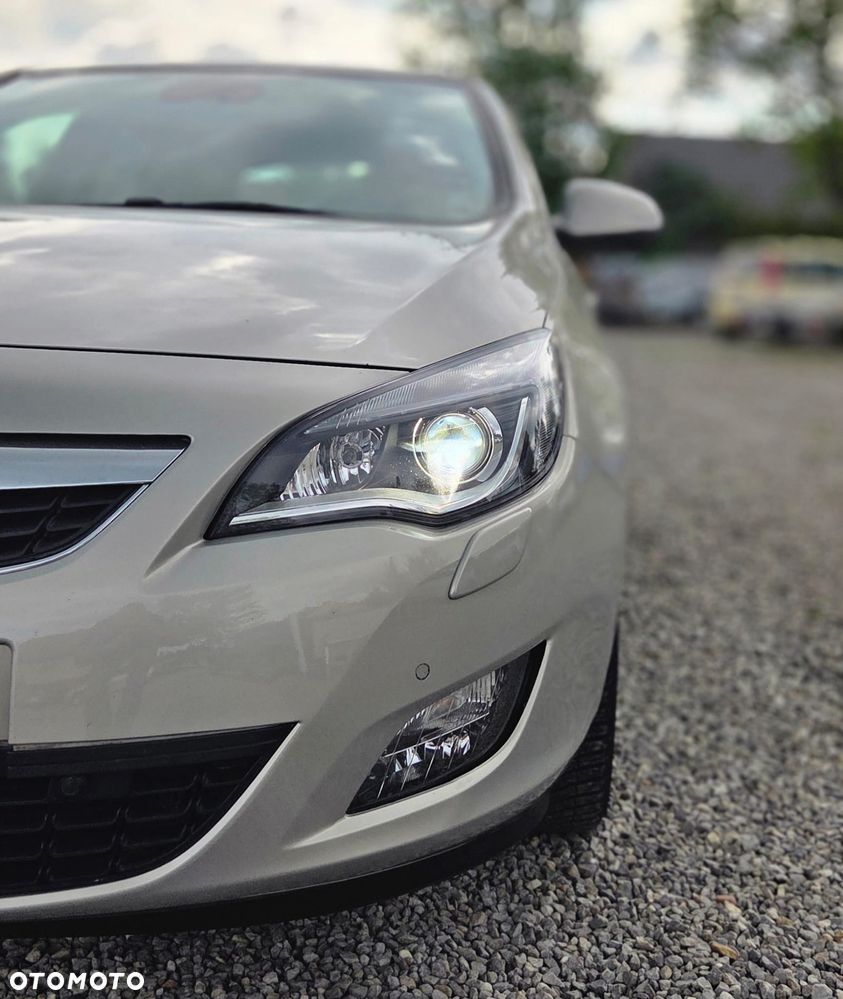 Opel Astra 1.6 T Cosmo - 10