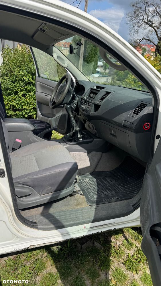 Toyota Hilux 2.5 D-4D DLX - 9