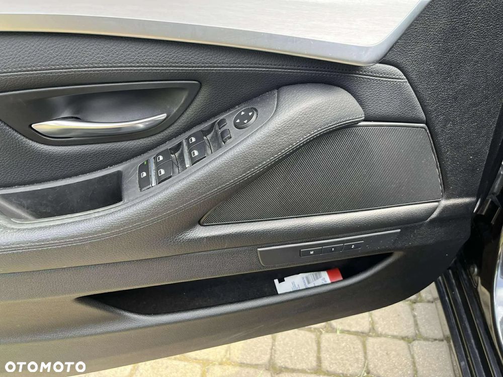 BMW Seria 5 528i xDrive Touring Sport-Aut - 26
