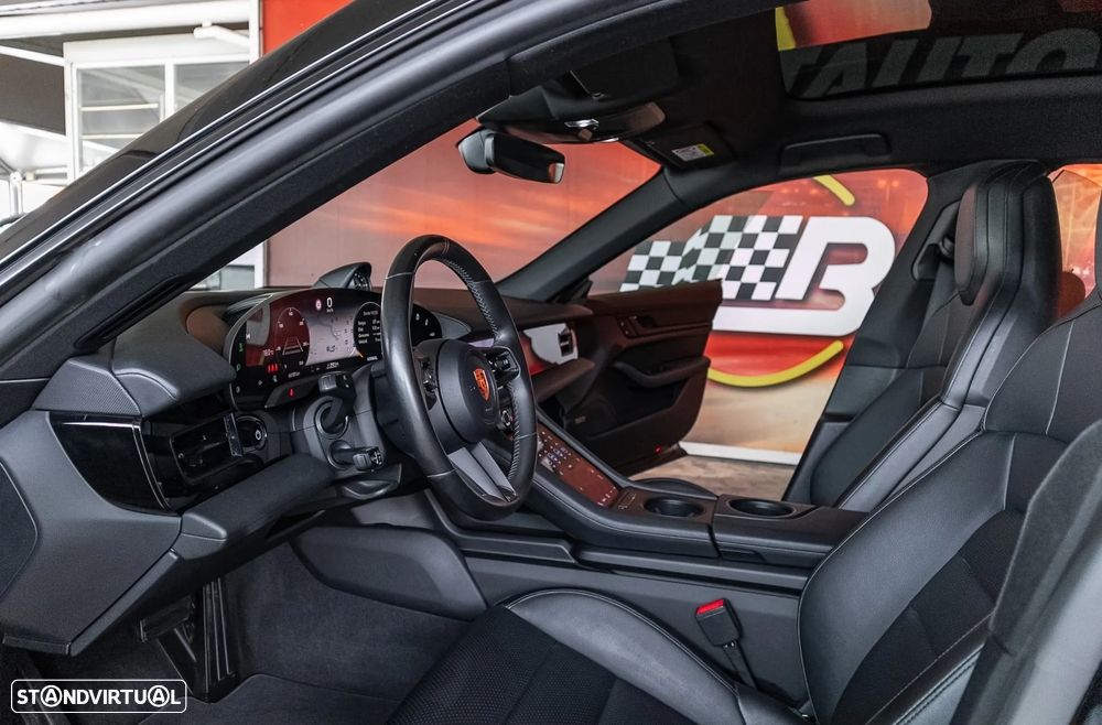 Porsche Taycan Cross Turismo 4 - 9