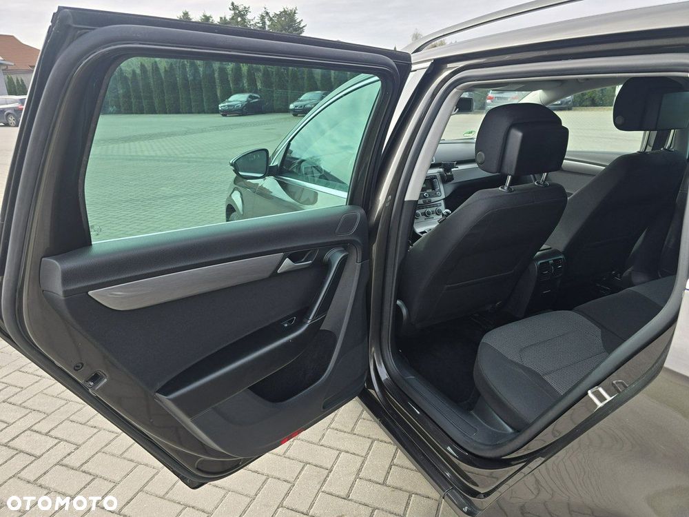 Volkswagen Passat - 22