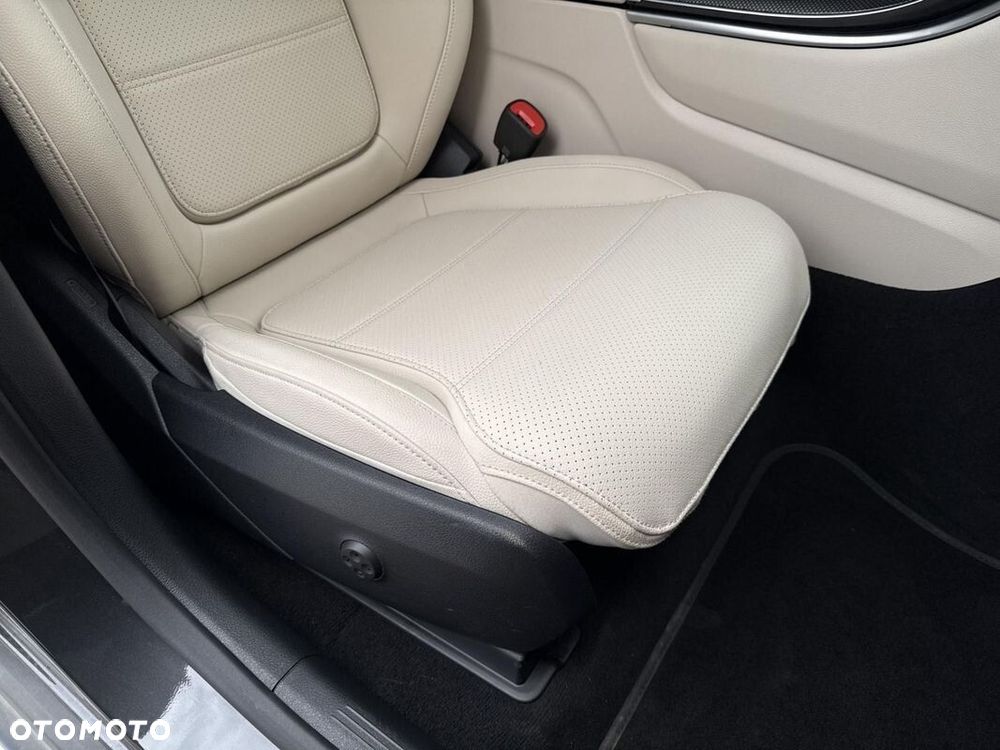Mercedes-Benz GLC - 22