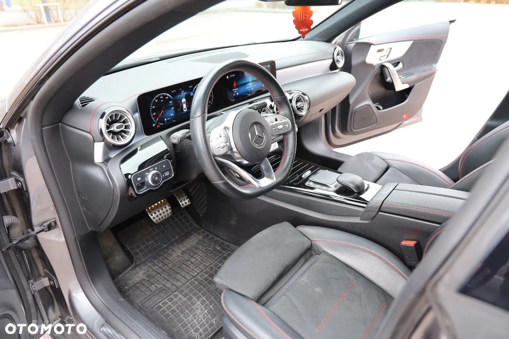 Mercedes-Benz CLA 220 4-Matic AMG Line 7G-DCT - 19