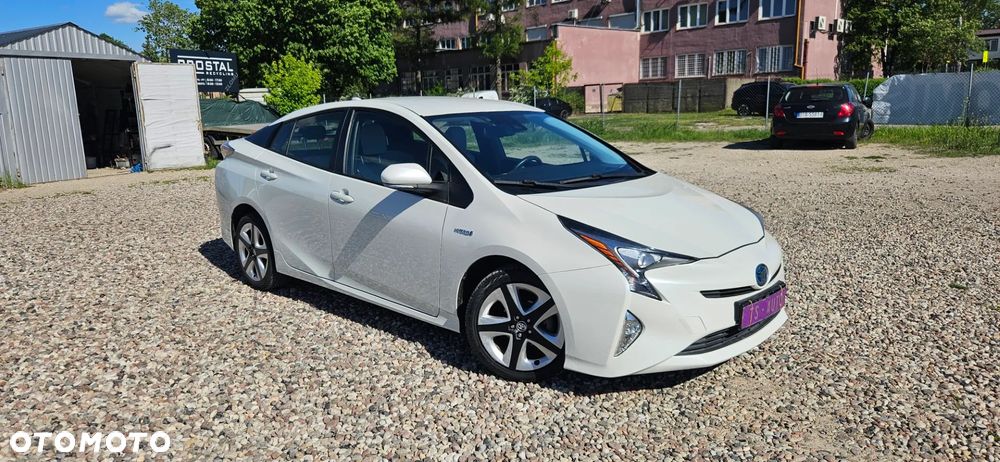 Toyota Prius Hybrid - 4