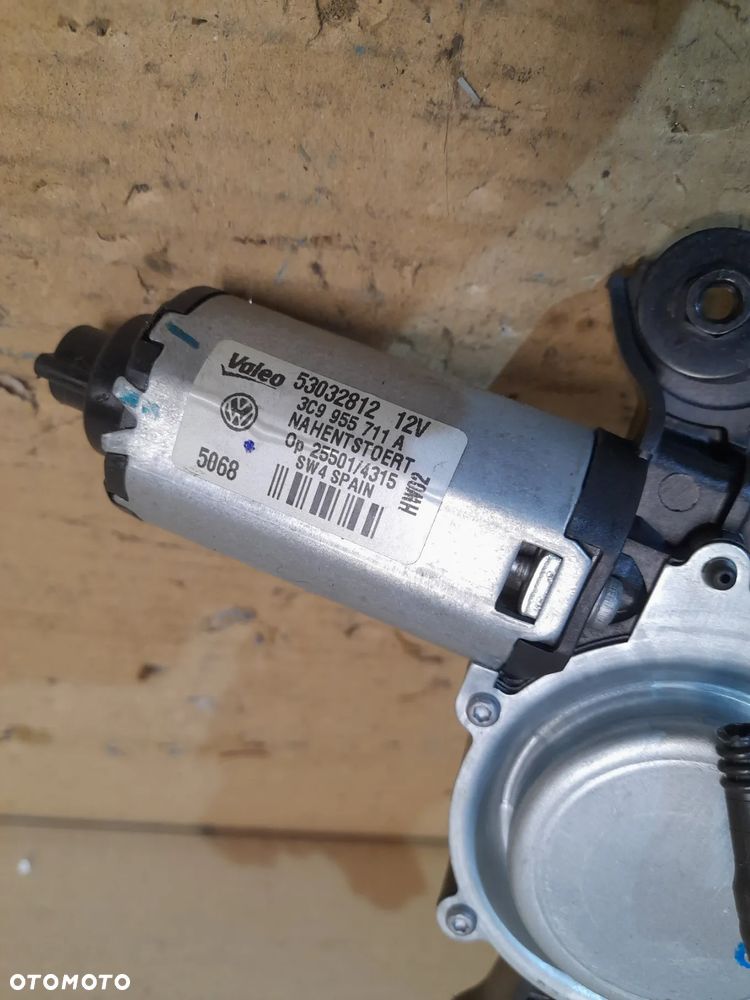 SILNICZEK WYCIERACZKI TYŁ VW PASSAT B6 KOMBI nr 3C9955711A - 2