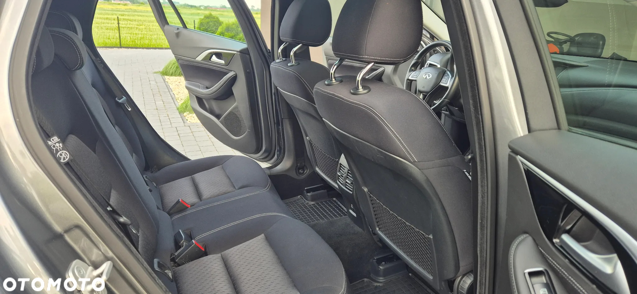 Infiniti Q30 2.2d Luxe AWD 7DCT - 15