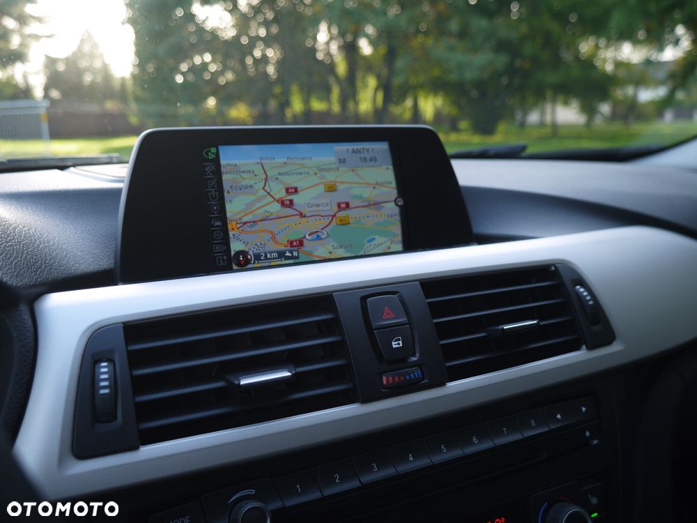 BMW Seria 3 320d Touring Efficient Dynamics Edition - 25