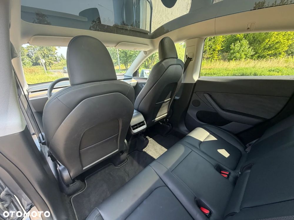 Tesla Model Y Long Range Dual Motor AWD - 11