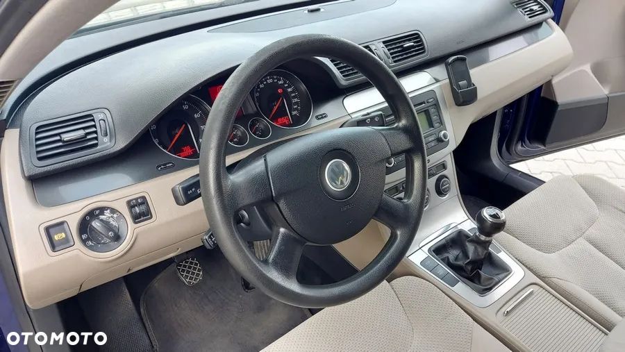 Volkswagen Passat 2.0 FSI Comfortline - 17