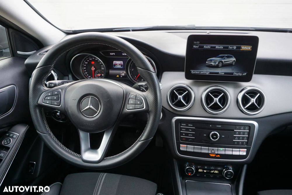 Mercedes-Benz GLA 220 d 4Matic 7G-DCT - 29