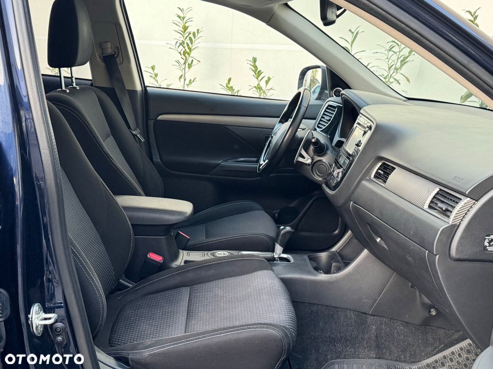 Mitsubishi Outlander 2.2 DI-D Intense + SDA 4WD - 30