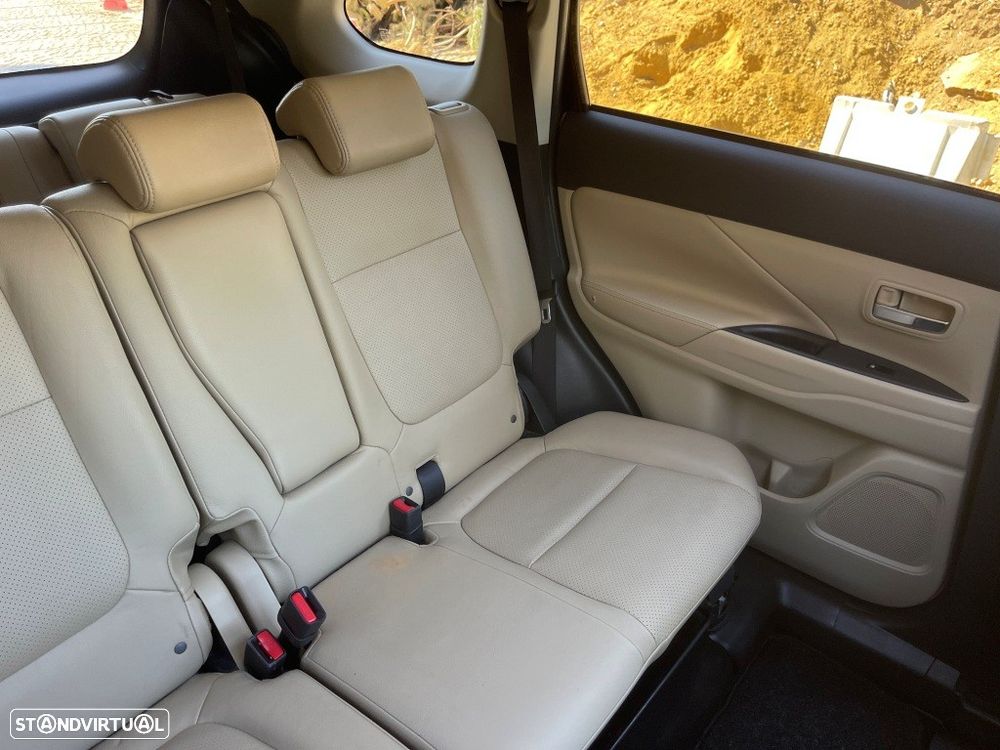 Mitsubishi Outlander 2.2 DI-D Instyle Navi - 43