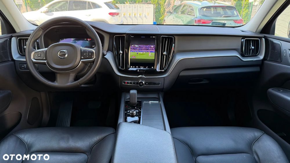 Volvo XC 60 B4 B Momentum Pro - 22