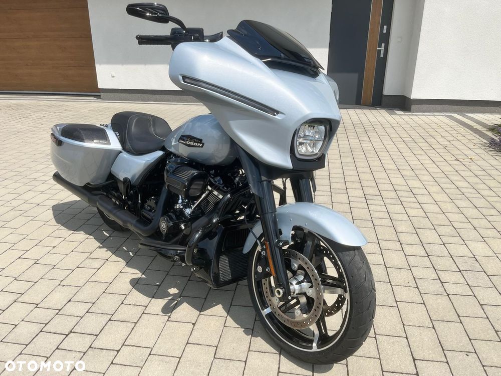 Harley-Davidson Touring Street Glide - 11