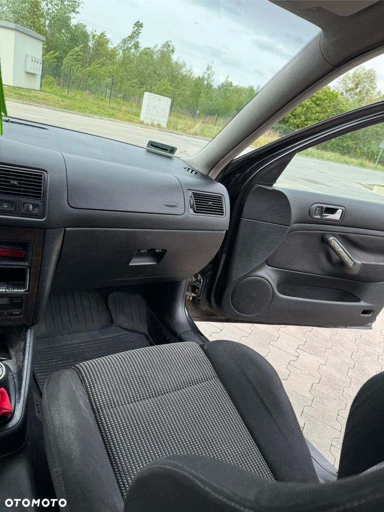 Volkswagen Golf 1.9 TDI Highline - 24