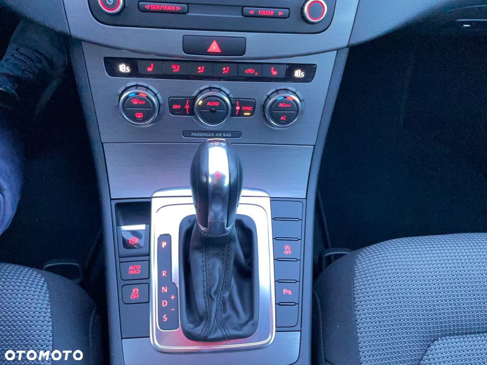 Volkswagen Passat - 34
