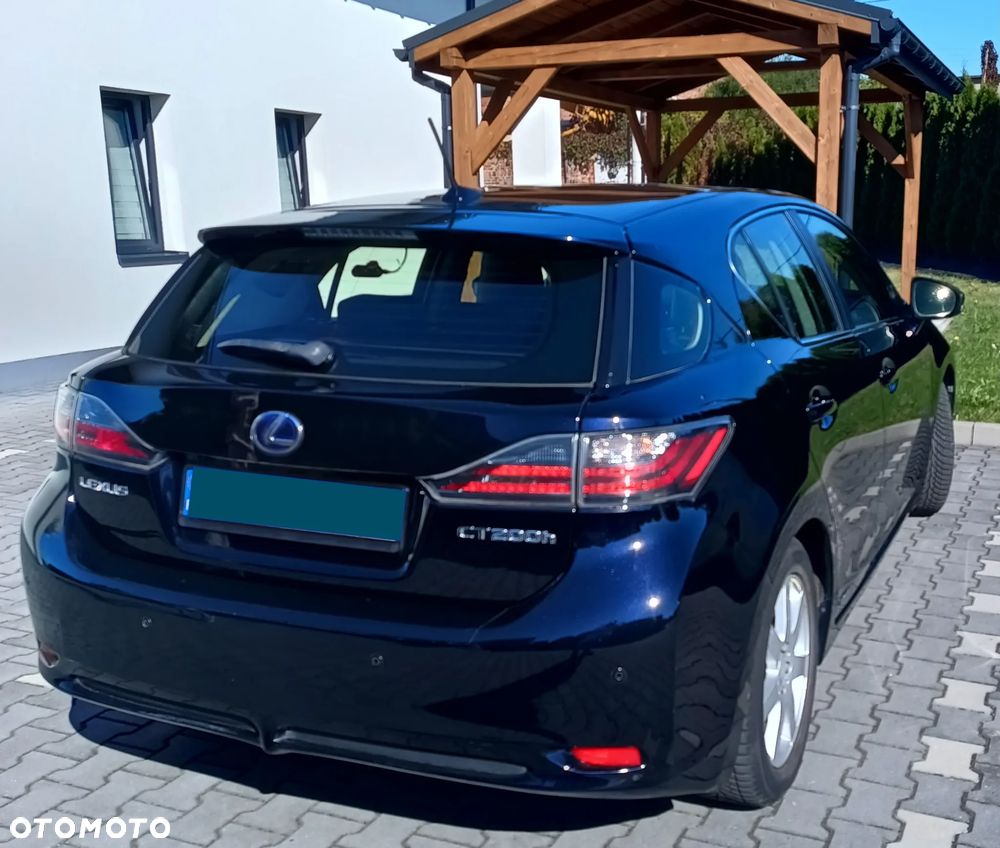 Lexus CT - 9
