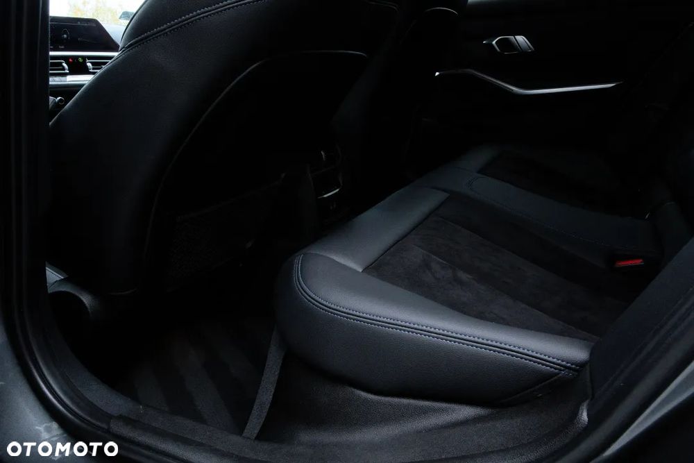 BMW Seria 3 320d - 25