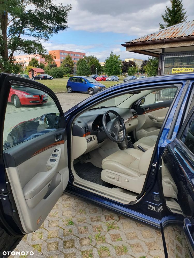Toyota Avensis 2.0 D-4D - 9