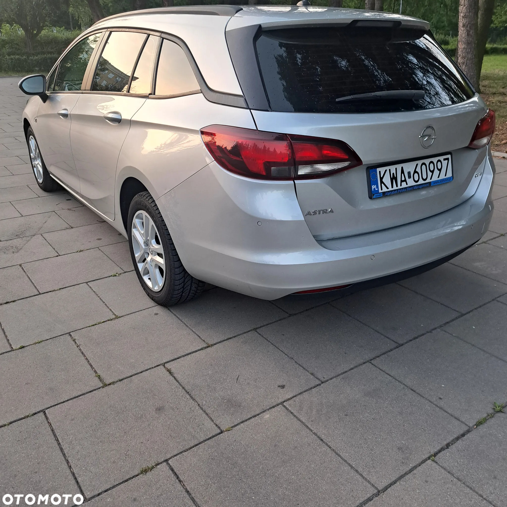 Opel Astra IV 1.6 CDTI Executive - 2