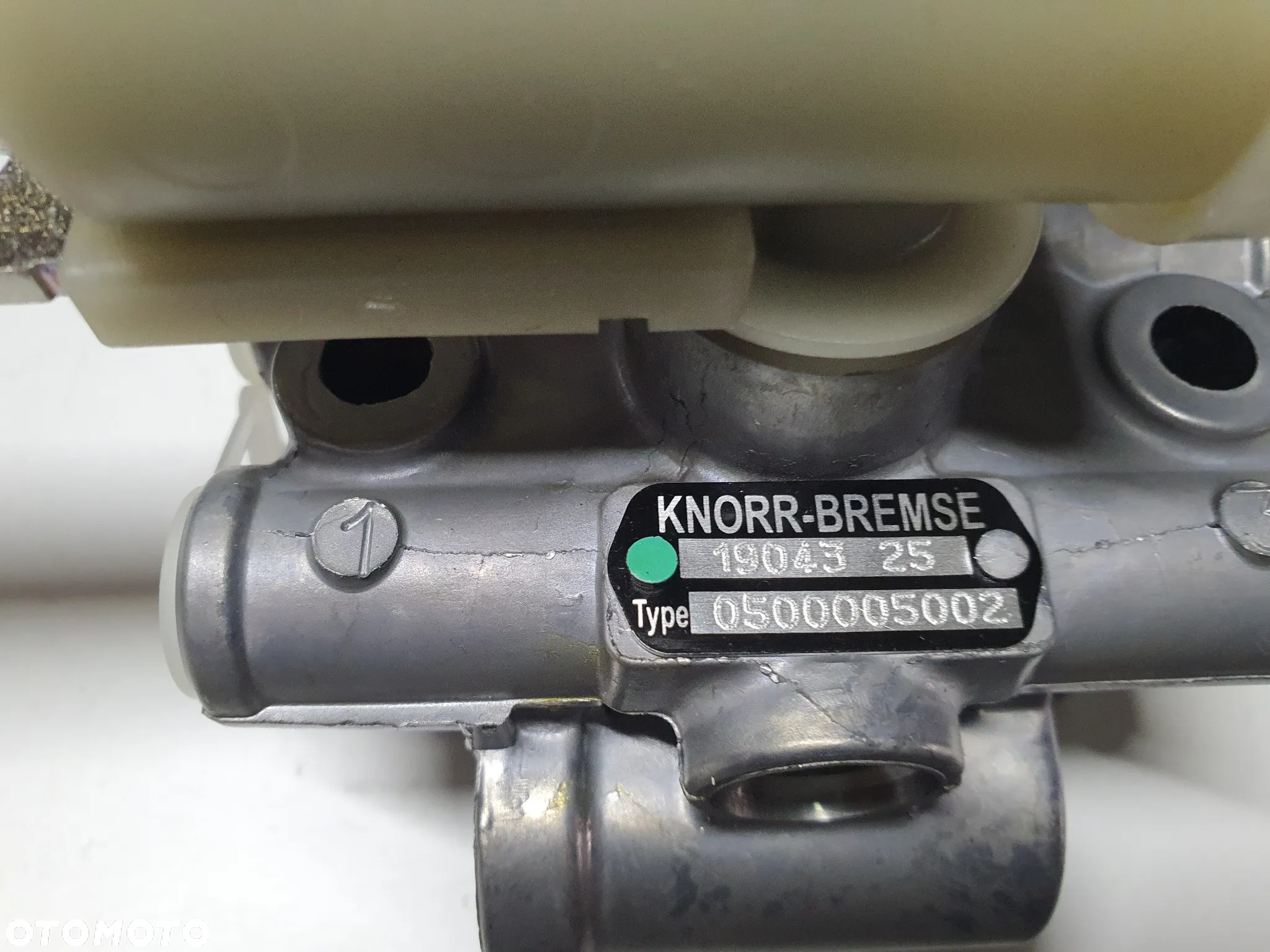 Zawór poziomujący poduszki powietrznej Mercedes, Scania, Knorr-Bremse 0500005002000 - 3