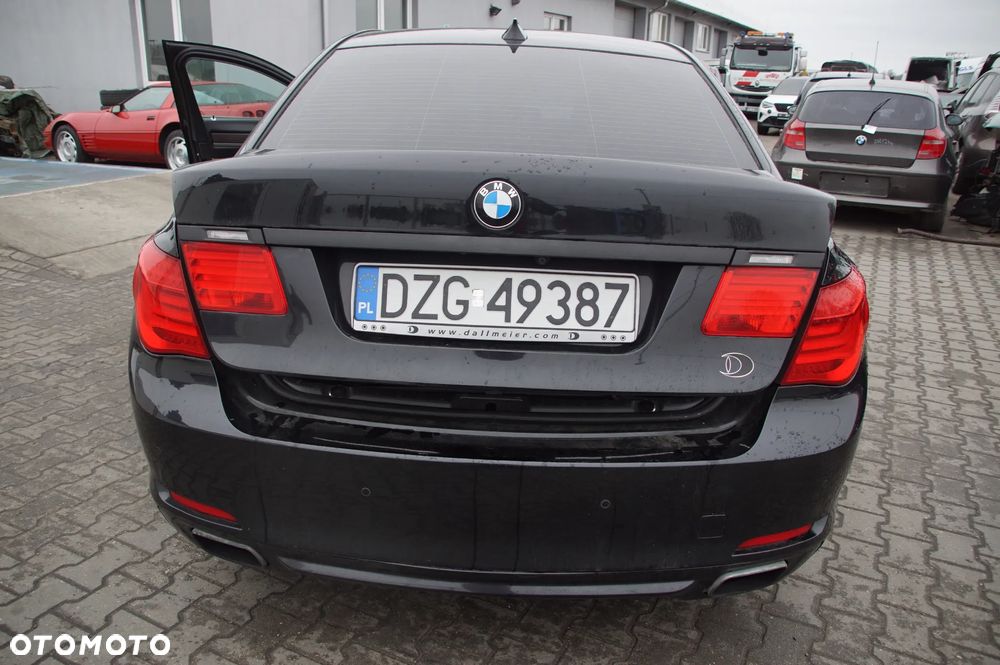 Pojazd na części BMW F01 750i Long xDrive, rocznik 2011 BLACK SAPPHIRE METALLIC (475) XCL.LEDER NAPPA ERW./D5 SATB HELL (NAD5) silnik N63B44O0 skrzynia GA6HP-26Z drzwi klapa szyba fotele long amortyzator - 13