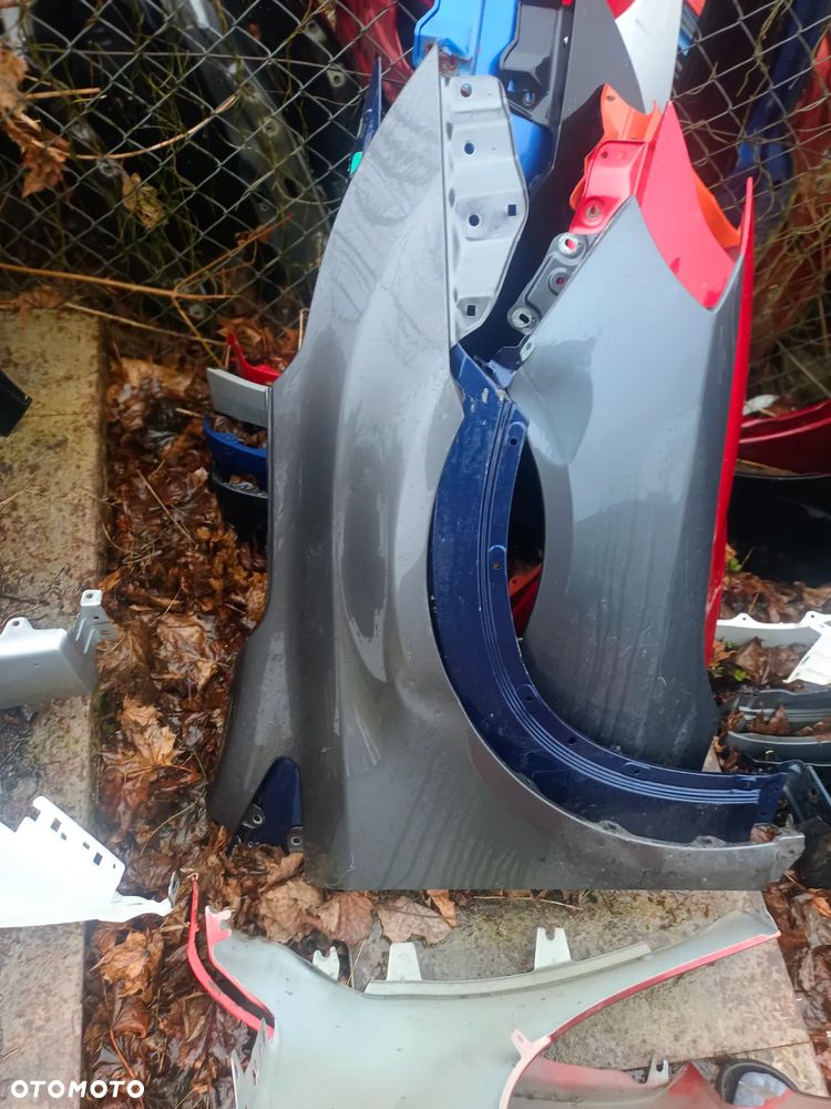 Błotnik przedni przód prawy Toyota Avensis t27 lift