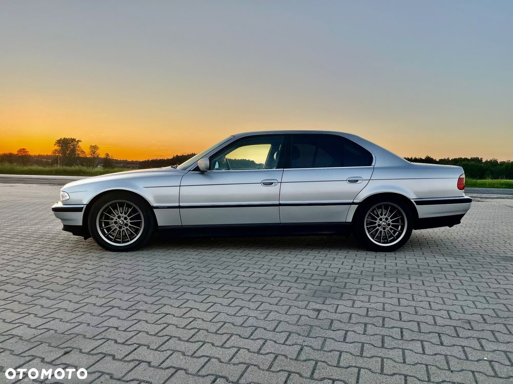 BMW Seria 7 735i L - 4