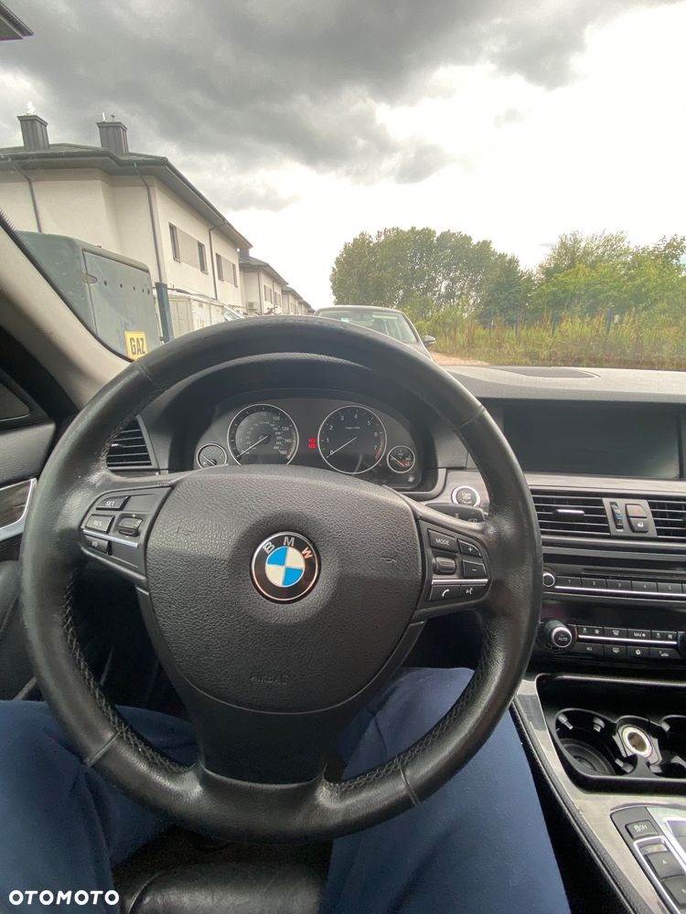 BMW Seria 5 528i xDrive Luxury Line - 9