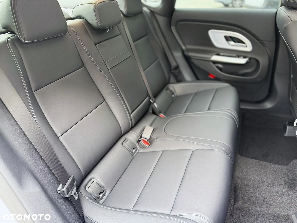 Mercedes-Benz CLA - 25