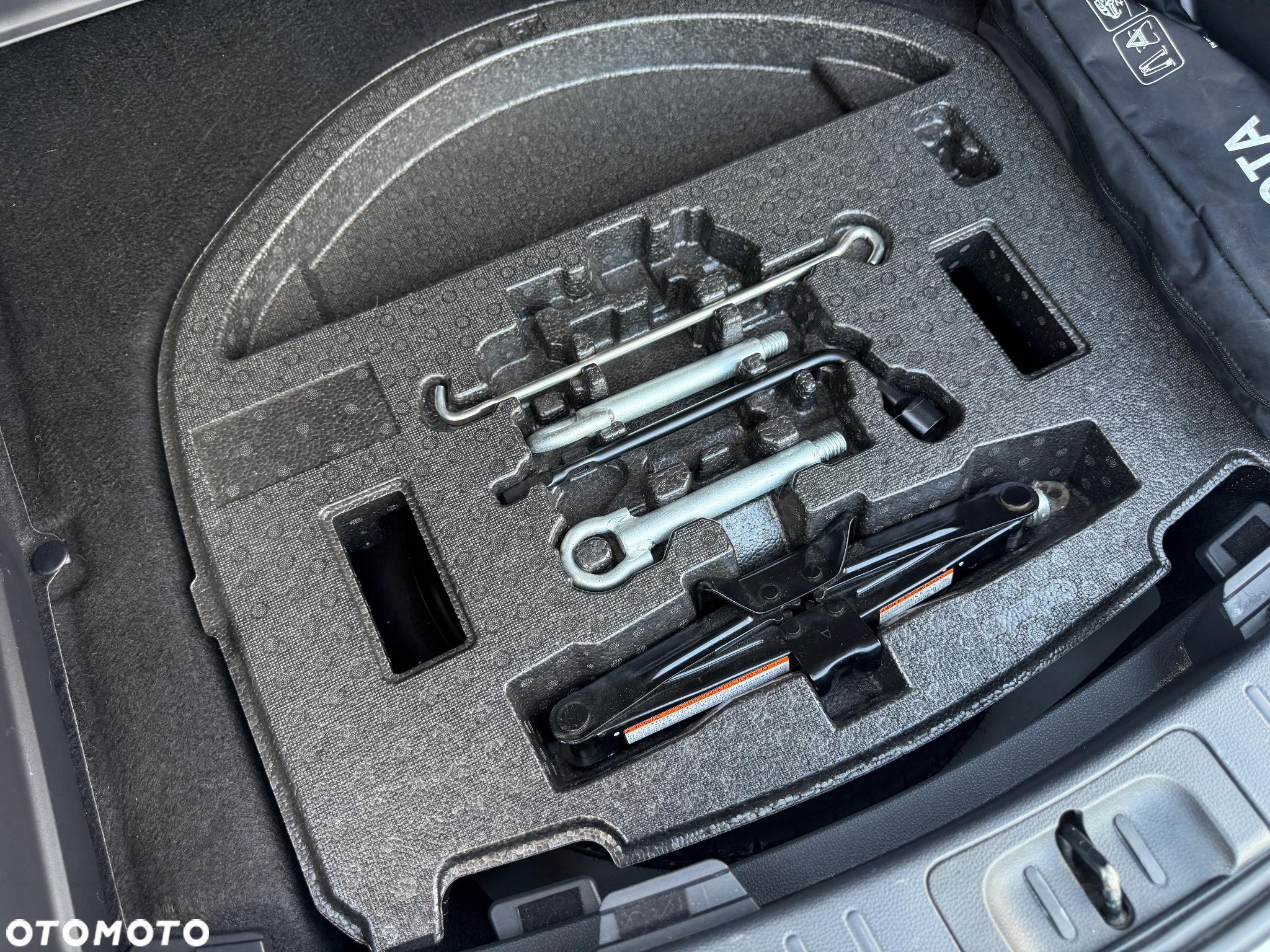 Toyota Corolla 1.8 Hybrid Active - 25