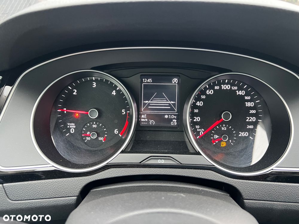 Volkswagen Passat - 17