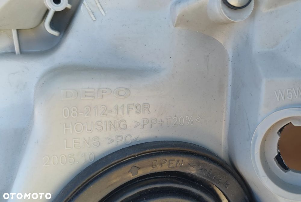 Reflektor prawy Lampa Prawa Toyota Corolla Verso 2001- Nowa - 3